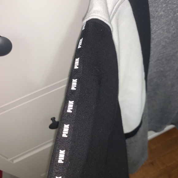 vs pink crewneck - Picture 2 of 3